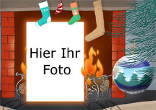 Weihnachtsfotokarte mit Kamin, Strümpfe und Weihnachntskugel, grün, A4 quer